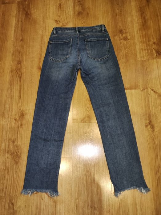 Jeansy z wysokim stanem Reserved