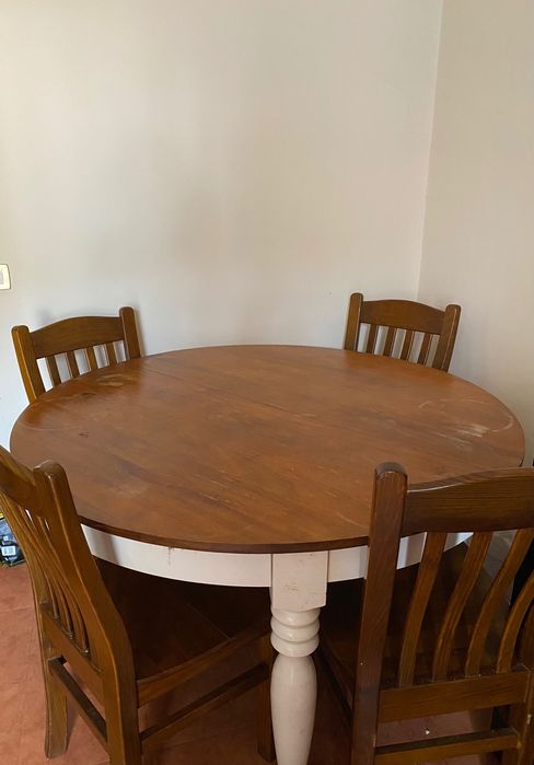 Conjunto Mesa de Jantar Redonda Extensível + 4 Cadeiras