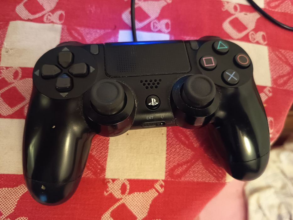 PlayStation 4 PS4 Slim 2T / +2 comandos e cabo HDMI