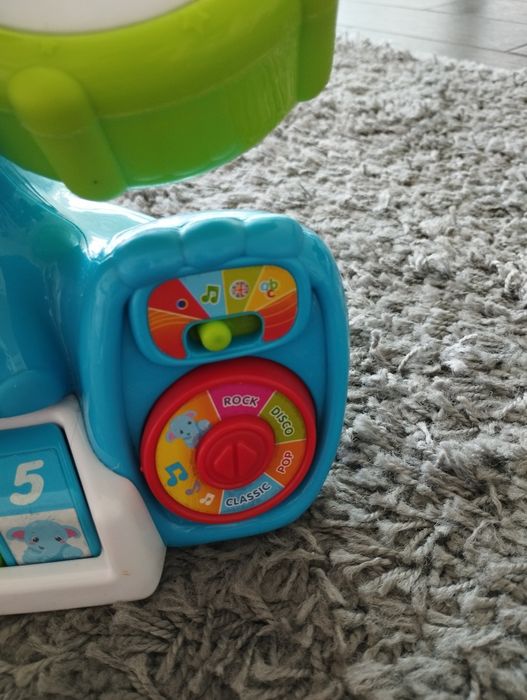 Elefante musical Clementoni