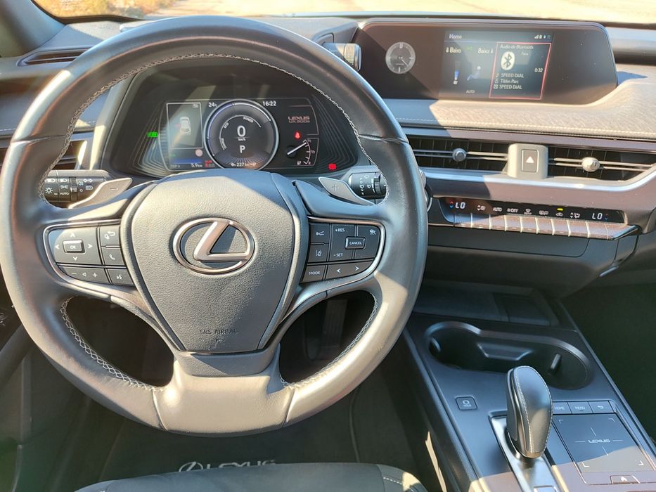 LEXUS   UX 300 E