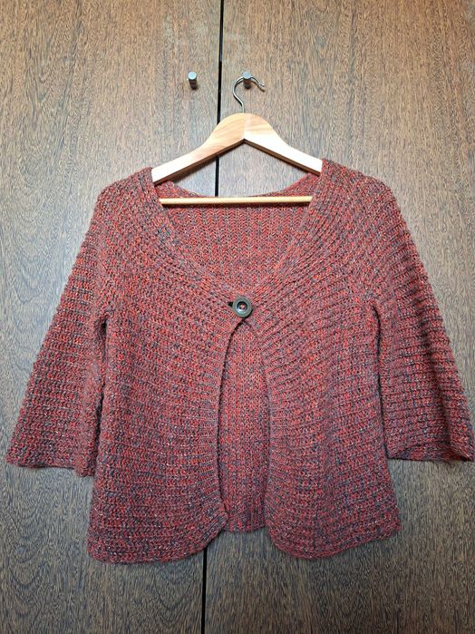 Casaco malha grossa cor de tijolo, com fio dourado, em mohair e lã