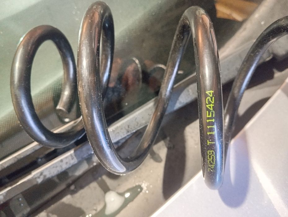 Продам пружини нові