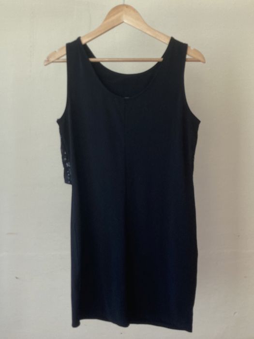 Платье черное с пайетками