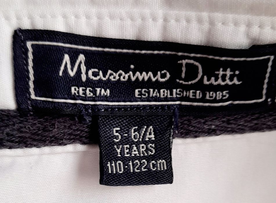 Camisa Massimo Dutti, branca, detalhes a azul marinho. T. 5/6 anos