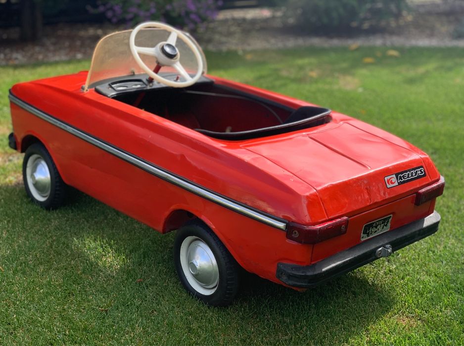 Moskwicz auto na pedały zabawka z PRL