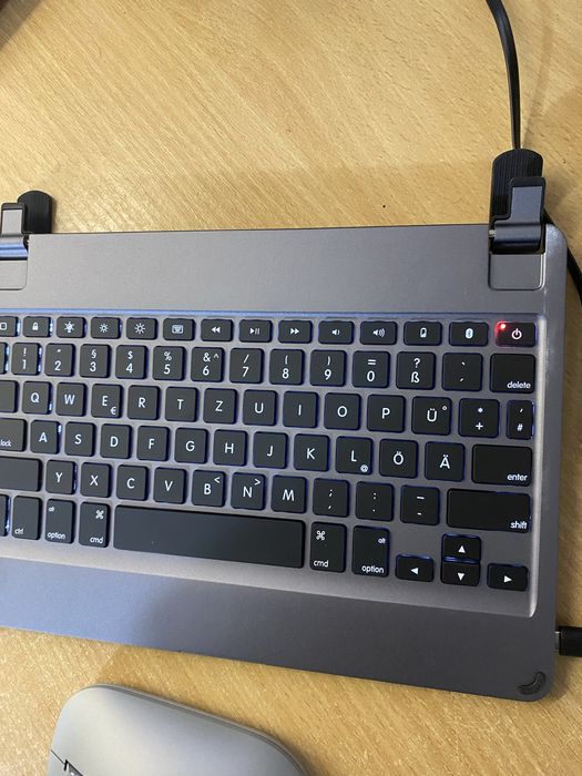 Бездротова Bluetooth-клавіатура BRYDGE BRY80022 Бездротове Bluetooth-підключення з планшетами, ноутбуками, смартфонами