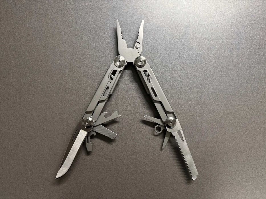 Мультитул Maarten 12в1 с чехлом