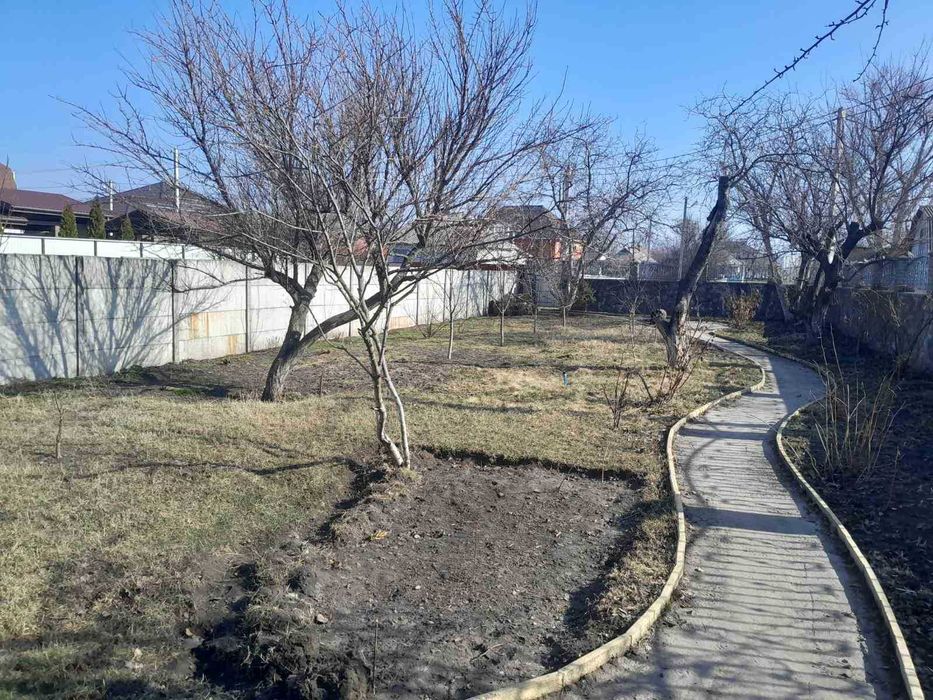 Продам дом под снос на участке 10 соток в центре города