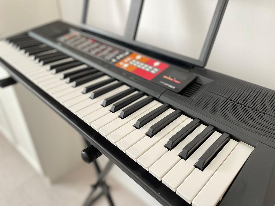 Piano Yamaha psr f51 +suporte