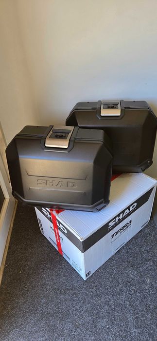 Malas laterais Shad Terra aluminio black edition