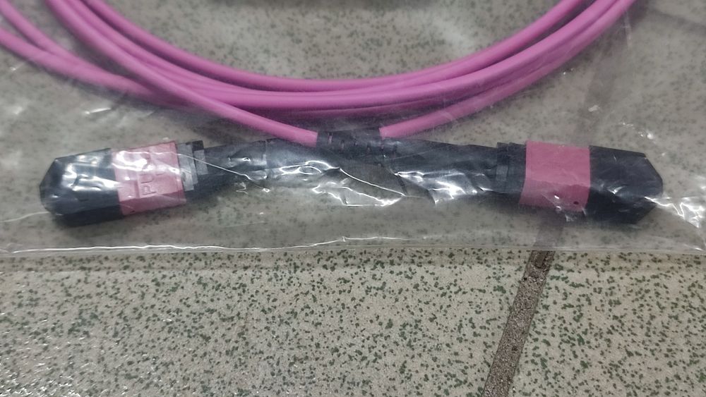 Патчкорд оптический MPO/MPO-8MMF-OM4-3M4-3