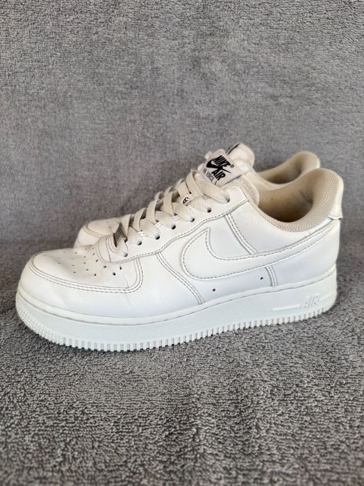 Buty Nike Air Force 1 Low – Klasyczne Białe Sneakersy, Rozmiar 38,5