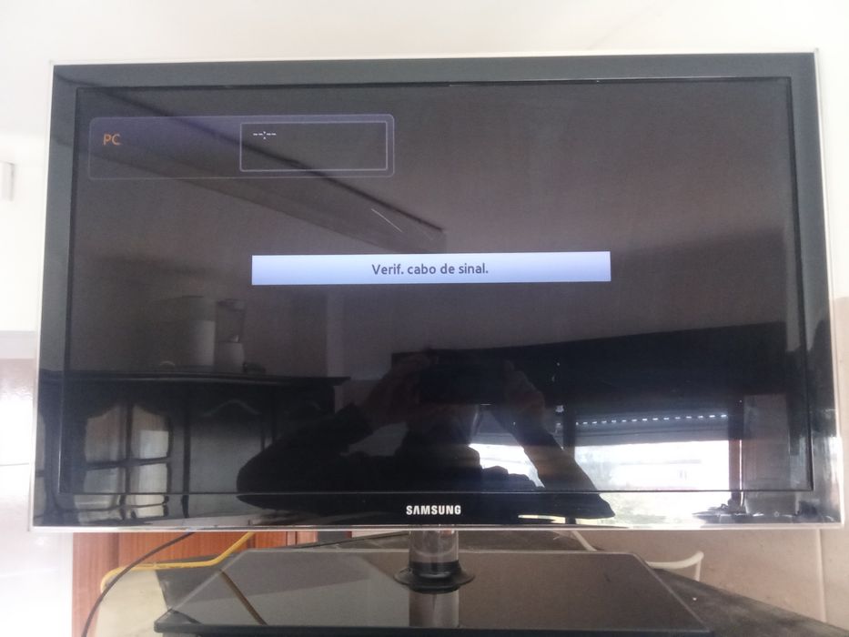 Televisão Samsung  com comando