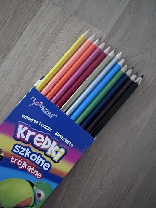 Kredki ołówkowe 12 kol + gratis
