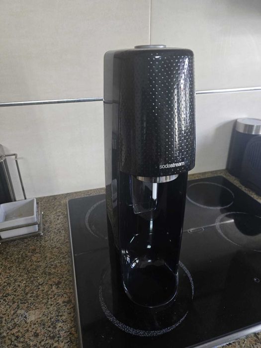 Máquina de soda e água com gás Sodastream Preta