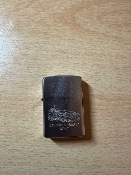 Zippo Vintage US Navy – USS John F. Kennedy (CV-67) – Agosto 1988