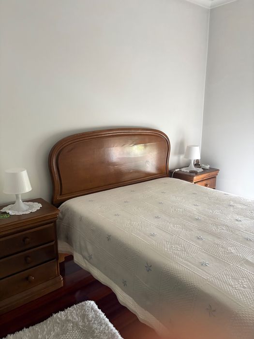 Mobília de Quarto - Madeira Castanho