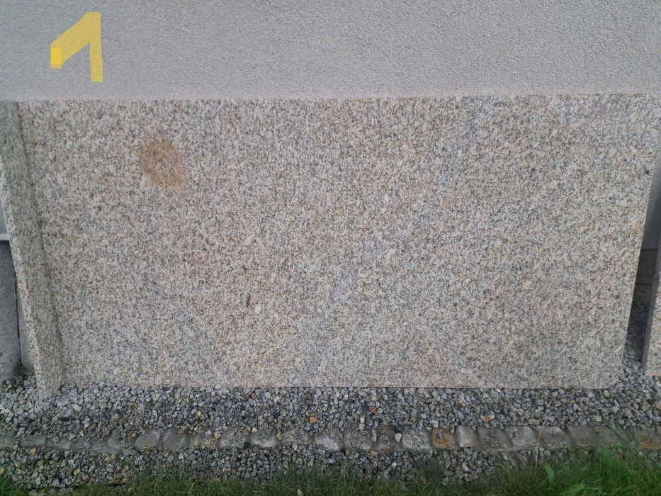 granitowy blat i płyty na ścianę: 8 elementów  z demontażu kuchni