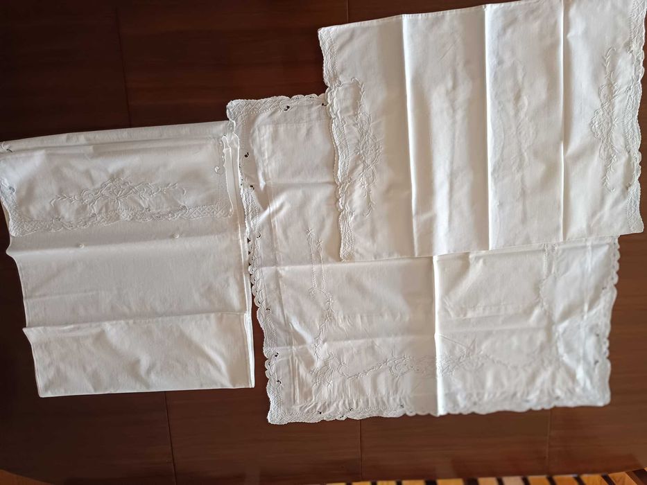 Lençóis antigos brancos com rendas e/ou bordados (desde 50€)