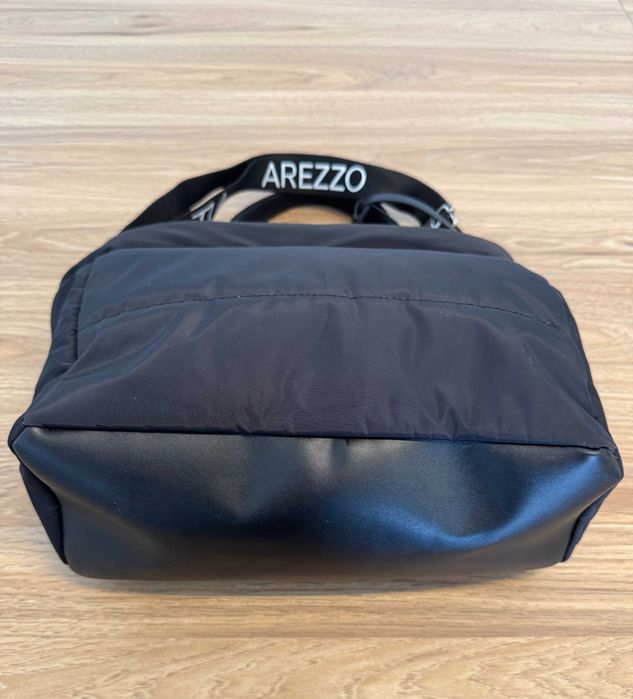 Bolsa Arezzo nova