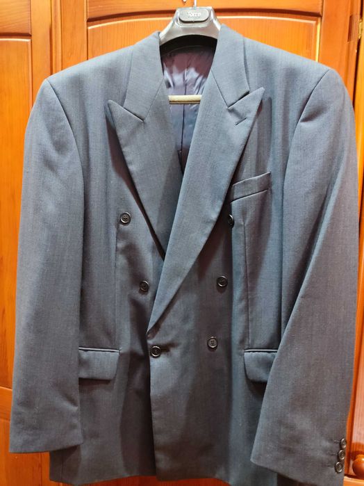 Fato clássico de homem, azul indigo