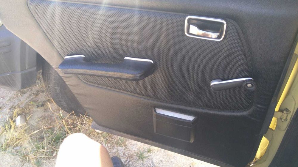 Mercedes w123 com documentos a trabalhar e a andar