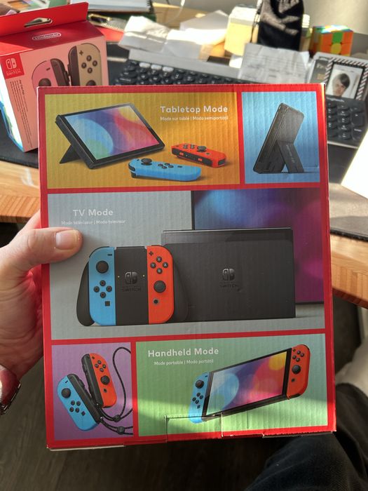 Nintendo Switch OLED + dodatkowe JoyCon’s + karta micro SD 256GB