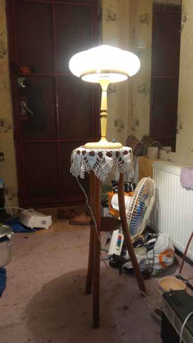 Лампа и подставка для цветов цена за всё