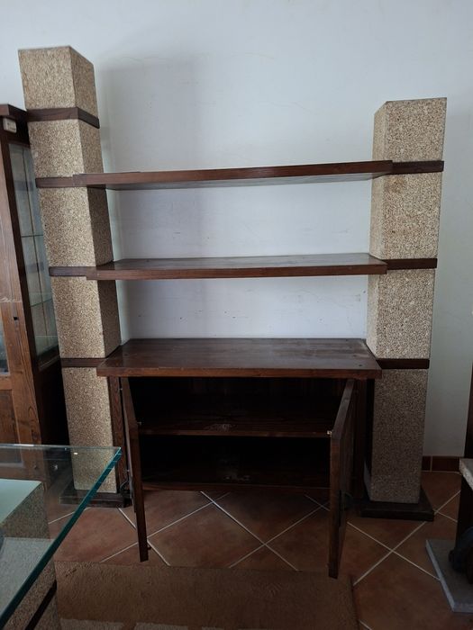 Sala de jantar com pedras em granito