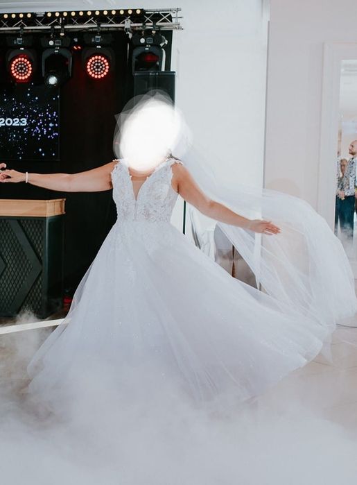 Piękna suknia ślubna litera A