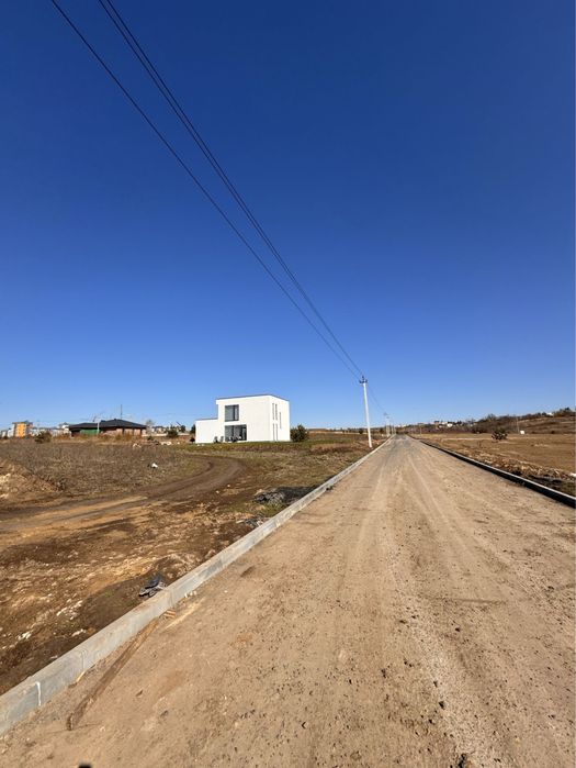 Продаж ділянок на Щасливому з комунікаціями !