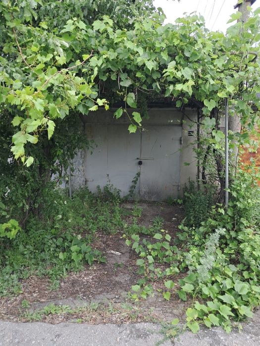 Продам сухий просторий гараж