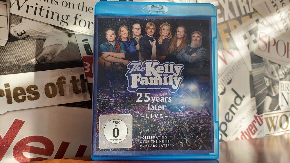 The Kelly Family - 25 Years Later Live Celebrating "Over The Hump" Koncert Blu-ray
