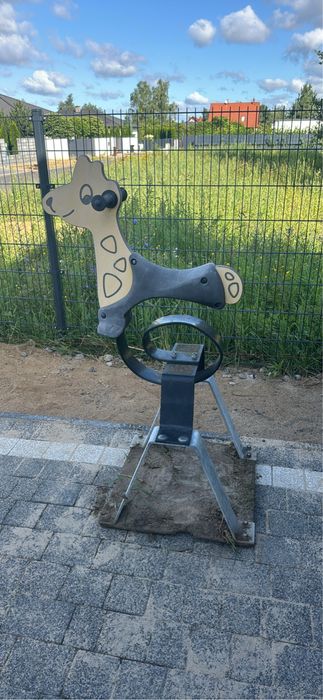 Bujak na sprężynie ogrodowy