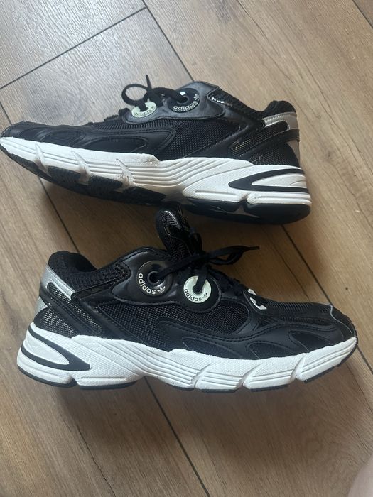 Жіночі кросівки adidas Astir Black White GY5260