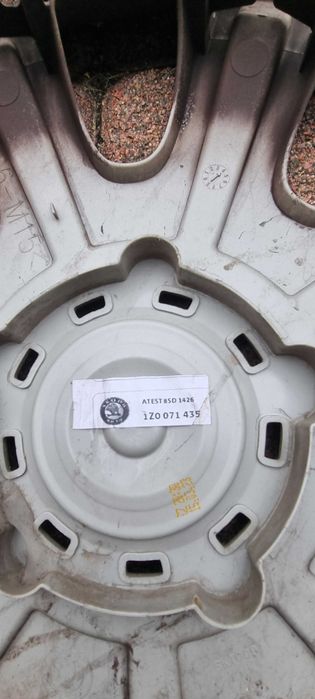 Używane stalowe felgi skoda octavia II do opon 195/65R15 4 szt