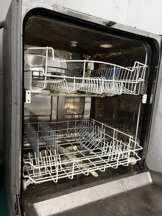 Продам посудомийну машину