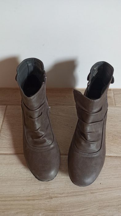 Botki wiosna Naturella 39 na obcasie 5,5 cm