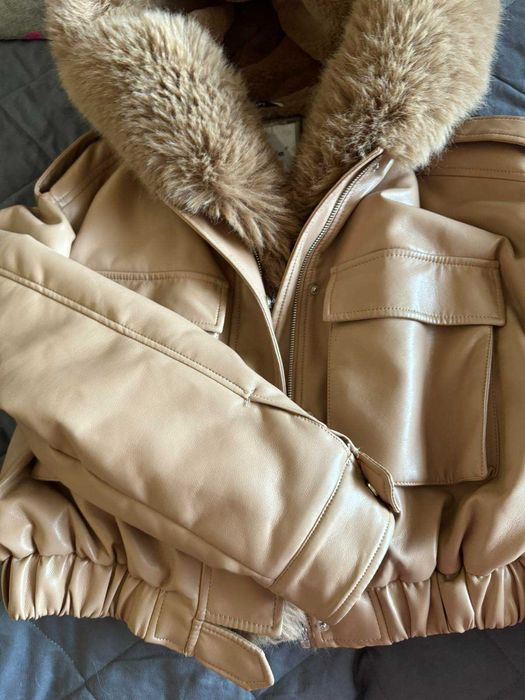 Бомбер  куртка дуже гарна і тепла