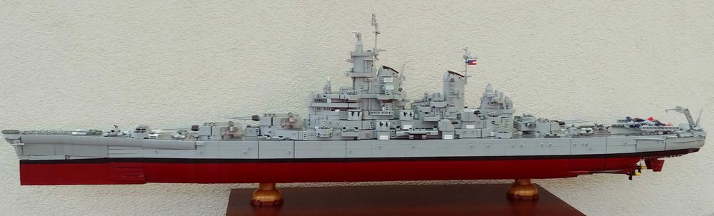 Pancernik Iowa z klocków typu lego skala 1:200 Gigant