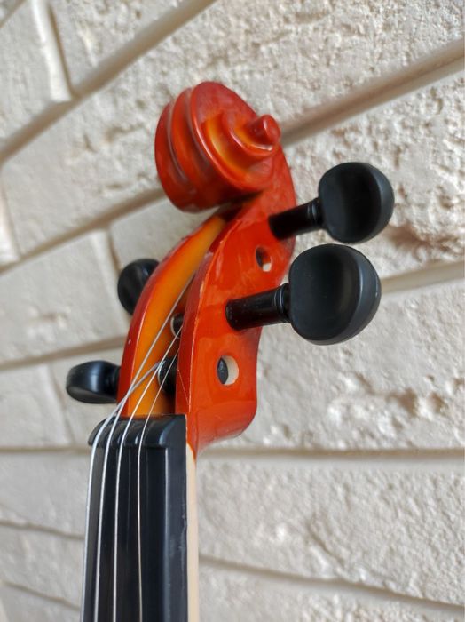 Скрипка (нова) 4/4 у футлярі