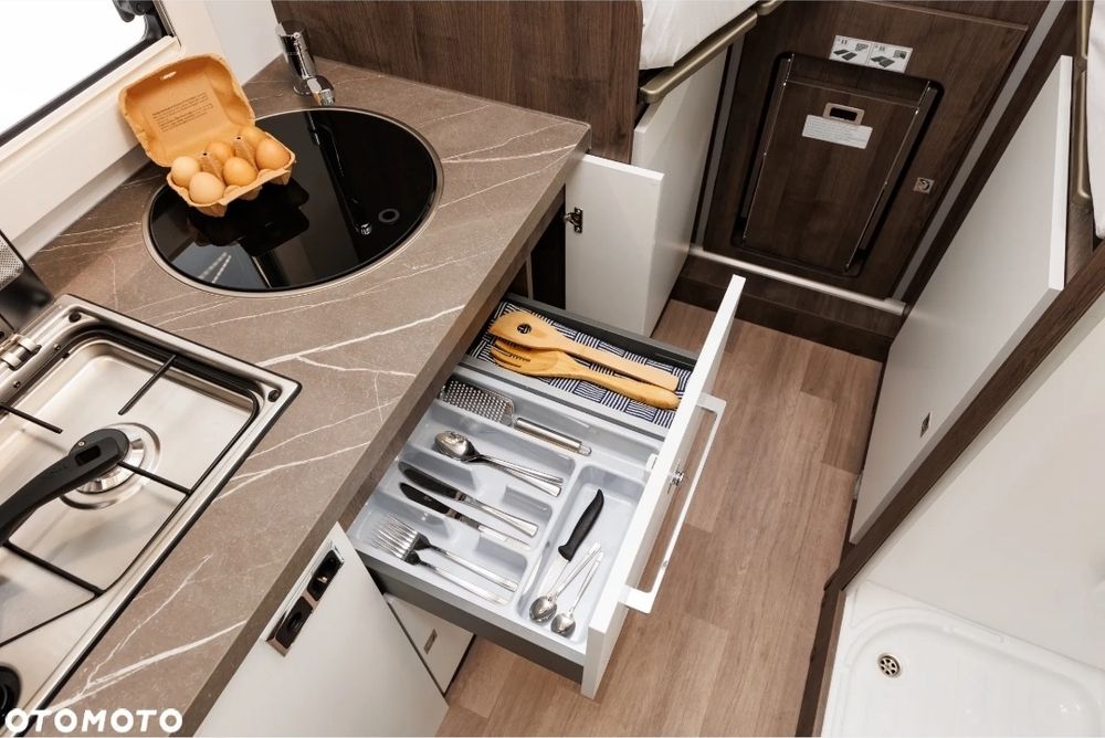 Kamper 4 osobowy wypożyczalnia  wynajem benimar yrtero 861