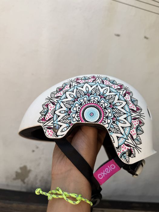 Capacete Oxelo branco com padrão mandala – Bicicleta/Skate/Trotinete