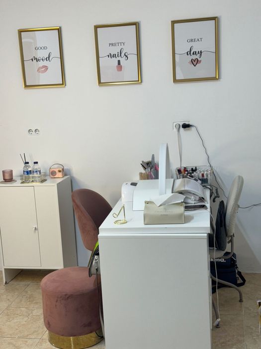 Mesa de manicure aluga se