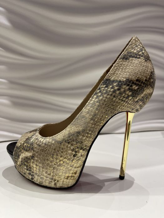 Туфли кожаные с металлическим каблуком,