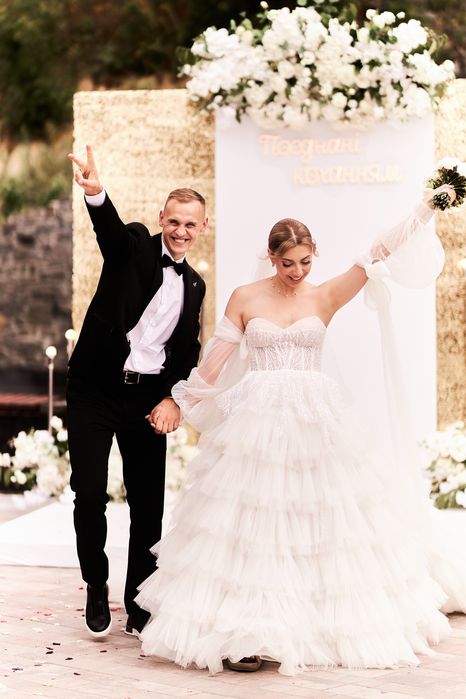 Продам весільну сукню Crystal Design