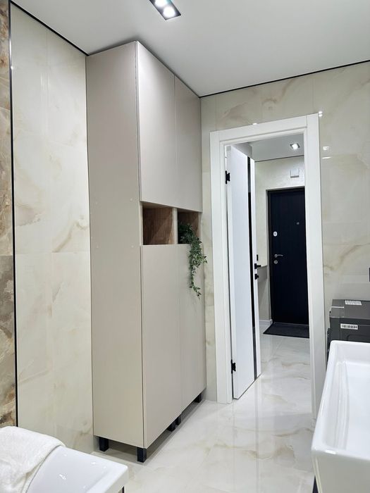 Сучасна стильна новенька квартирка