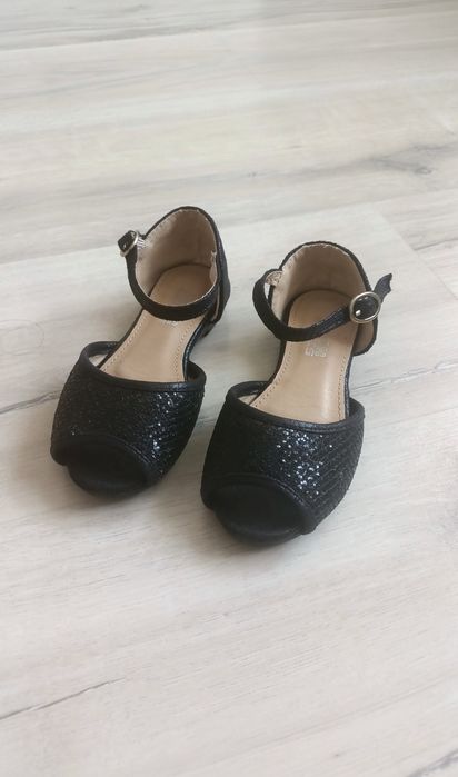 Sandałki dziewczęce r.24