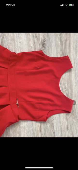 Czerwona sukienka koktajlowa